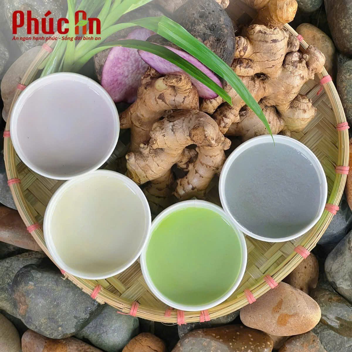 Bốn vị tàu hũ tươi Phúc An trên rổ tre cùng gừng, lá dứa và khoai môn tươi